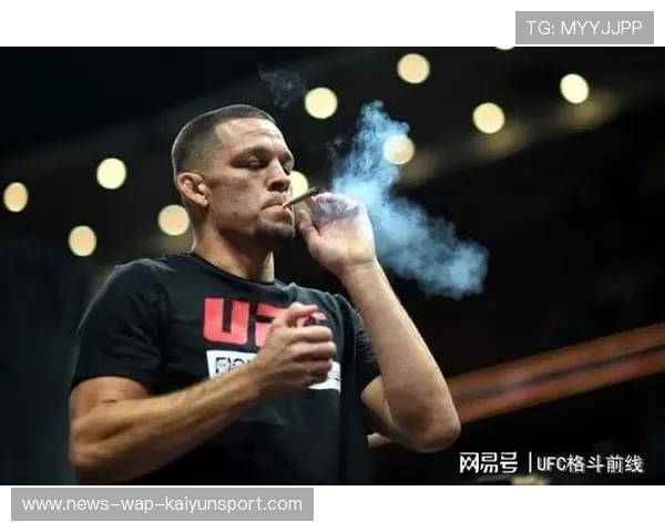 UFC奇迹瞬间：一脚让顶级选手翻滚三圈，震撼全场的瞬间揭秘